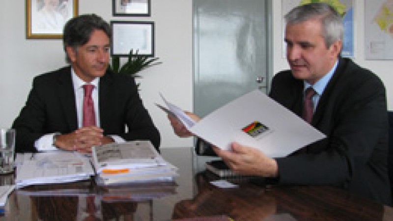 Diretor-geral da Sema, Niro Afonso Pieper, secretário-adjunto da Sema, Giancarlo Tusi Pinto e a diretora-presidente da Fepam Regina Telli participaram da entrega
