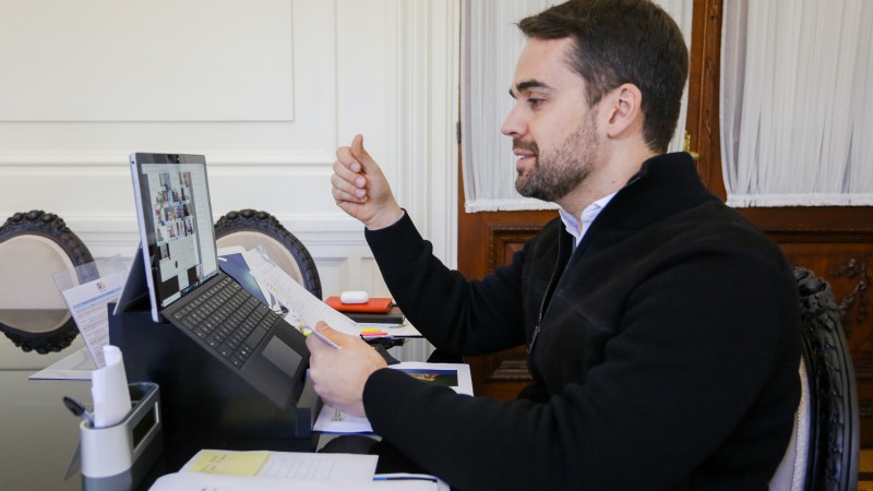 Leite, em transmiss&atilde;o ao vivo pelas redes sociais, agradeceu os esfor&ccedil;os de todos os agentes envolvidos no processo.