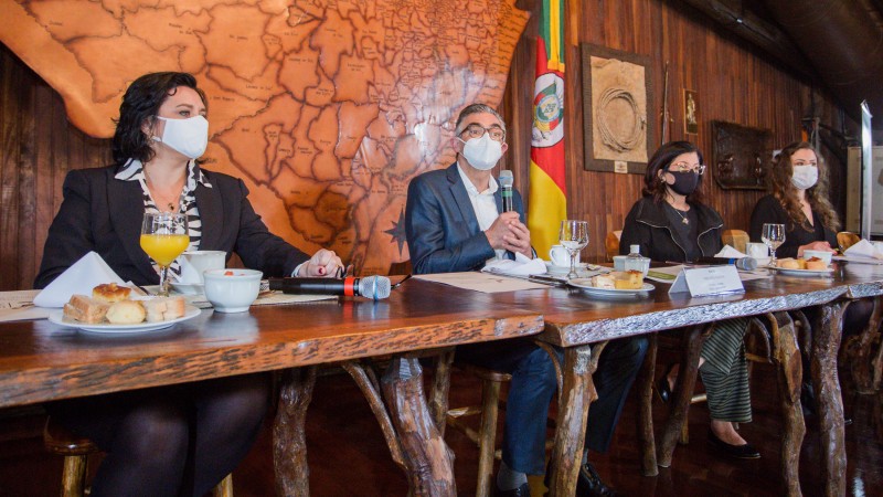 Lançamento aconteceu no Galpão Crioulo do Palácio Piratini.