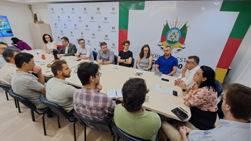 Durante o encontro, houve a entrega do relatório preliminar das áreas urbanas inundadas durante a cheia.