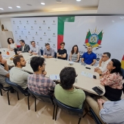 Durante o encontro, houve a entrega do relatório preliminar das áreas urbanas inundadas durante a cheia.
