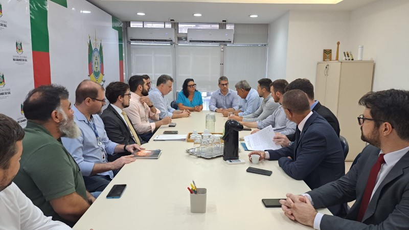 reunião teve como objetivo esclarecer as competências sobre as podas e supressões de árvores na Capital.