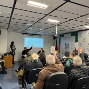 membros do conselhho durante uma das votações da reunião.