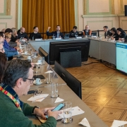 O governador Eduardo Leite coordenou, nesta sexta-feira, uma reunião híbrida com integrantes do governo para atualizar as informações sobre a situação climática no Estado