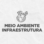 Imagem institucional do Governo do Estado do Rio Grande do Sul. No centro, há um ícone representando o planeta Terra com duas folhas, simbolizando sustentabilidade. Abaixo, está escrito em letras maiúsculas: “MEIO AMBIENTE INFRAESTRUTURA”. No canto inferior direito, aparece o logotipo do Governo do Estado do Rio Grande do Sul, com silhuetas coloridas em verde, vermelho e amarelo, acompanhadas do texto “GOVERNO DO ESTADO RIO GRANDE DO SUL”.