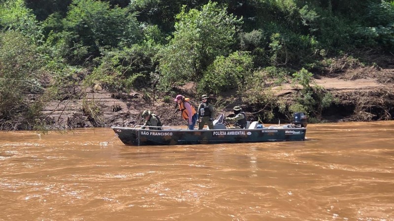 Fiscaliza&ccedil;&atilde;o em fluvial no trecho do rio Uruguai que margeia o Parque Estadual do Turvo